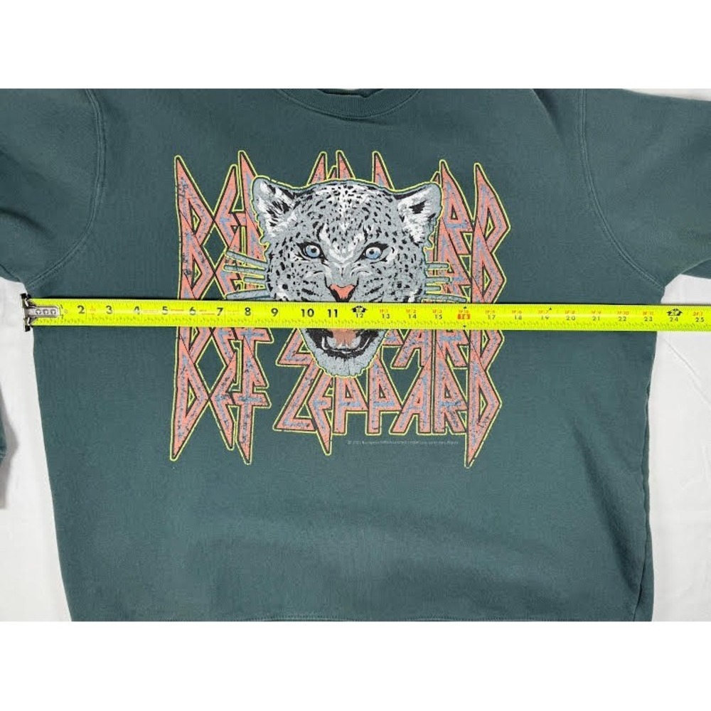 The Vinyl Icons Women's Green Def Leopard Crew Neck Sweatshirt Size Large - Picture 5 of 6